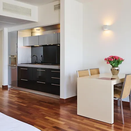 Aparthotel Mamaison Diana 4*
