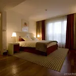 Апарт-отель Mamaison Diana 4*